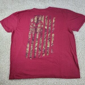 RealTree Camo Flag Graphic T Shirt Men Size XL Burgundy Short Sleeve Cotton